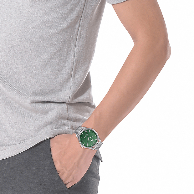 lisbon montre lacoste mouvement Quartz boitier acier rond cadran vert bracelet acier maille milanaise acier 5 atmosphères