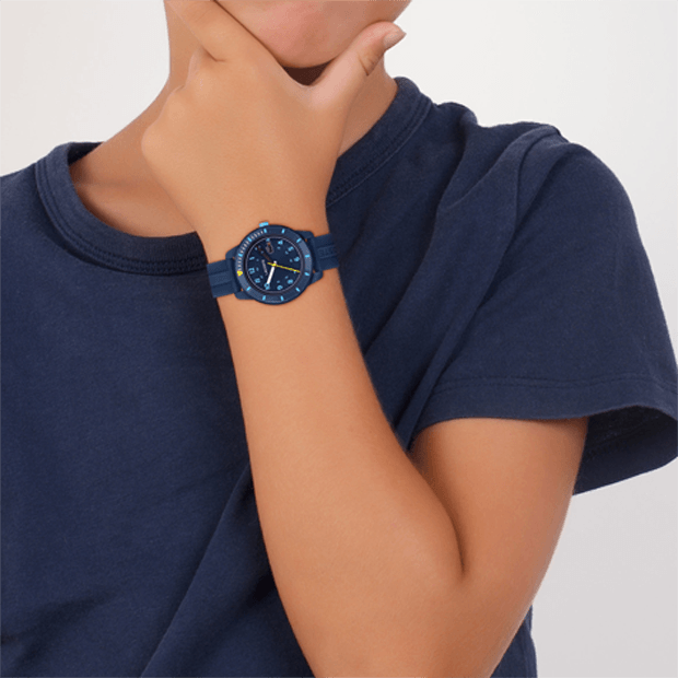 montre lacoste mouvement Quartz boitier TR90 bleu marine rond cadran bleu marine bracelet silicone bleu marine