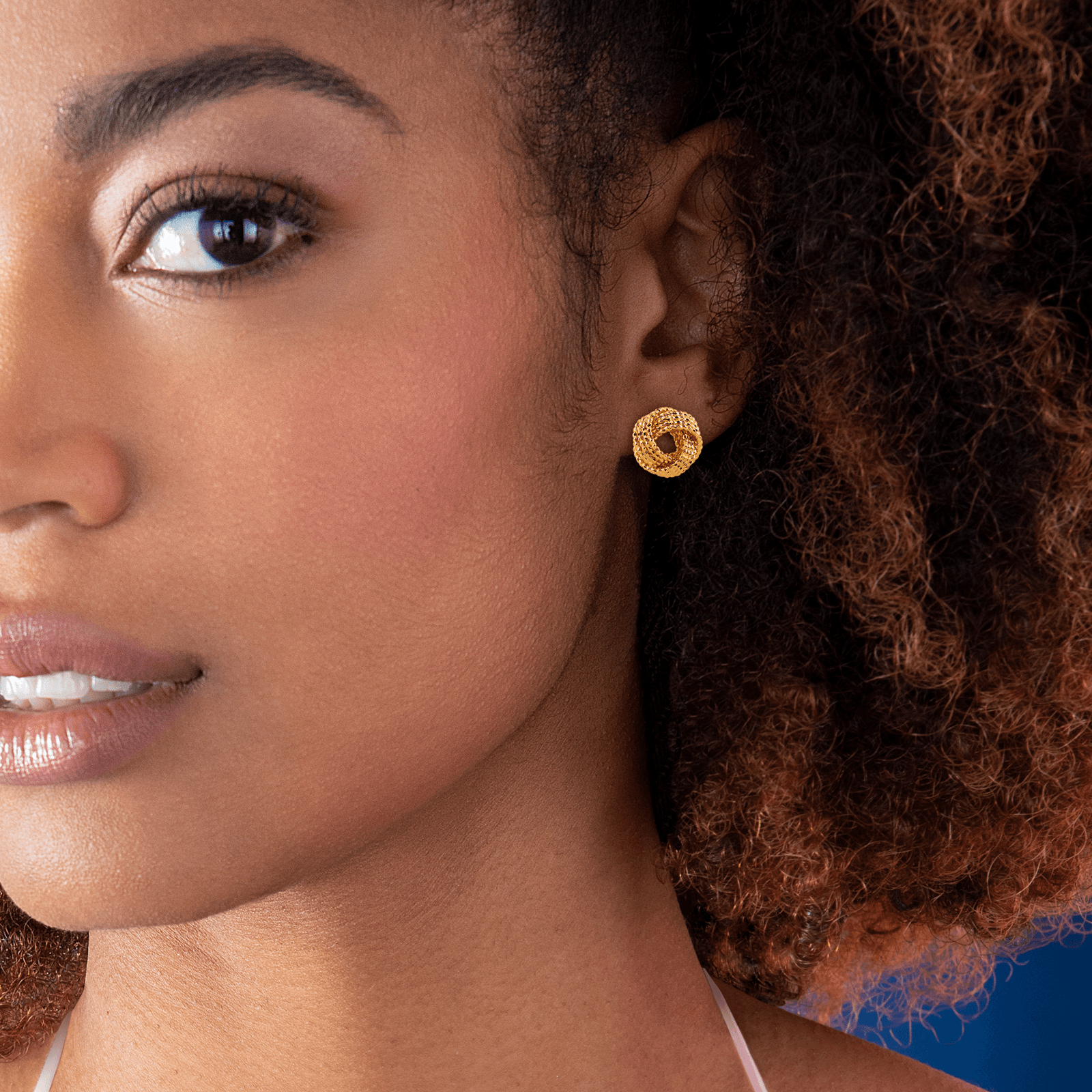 Boucles D'Oreilles Nœud Strié 14mm Plaqué Or