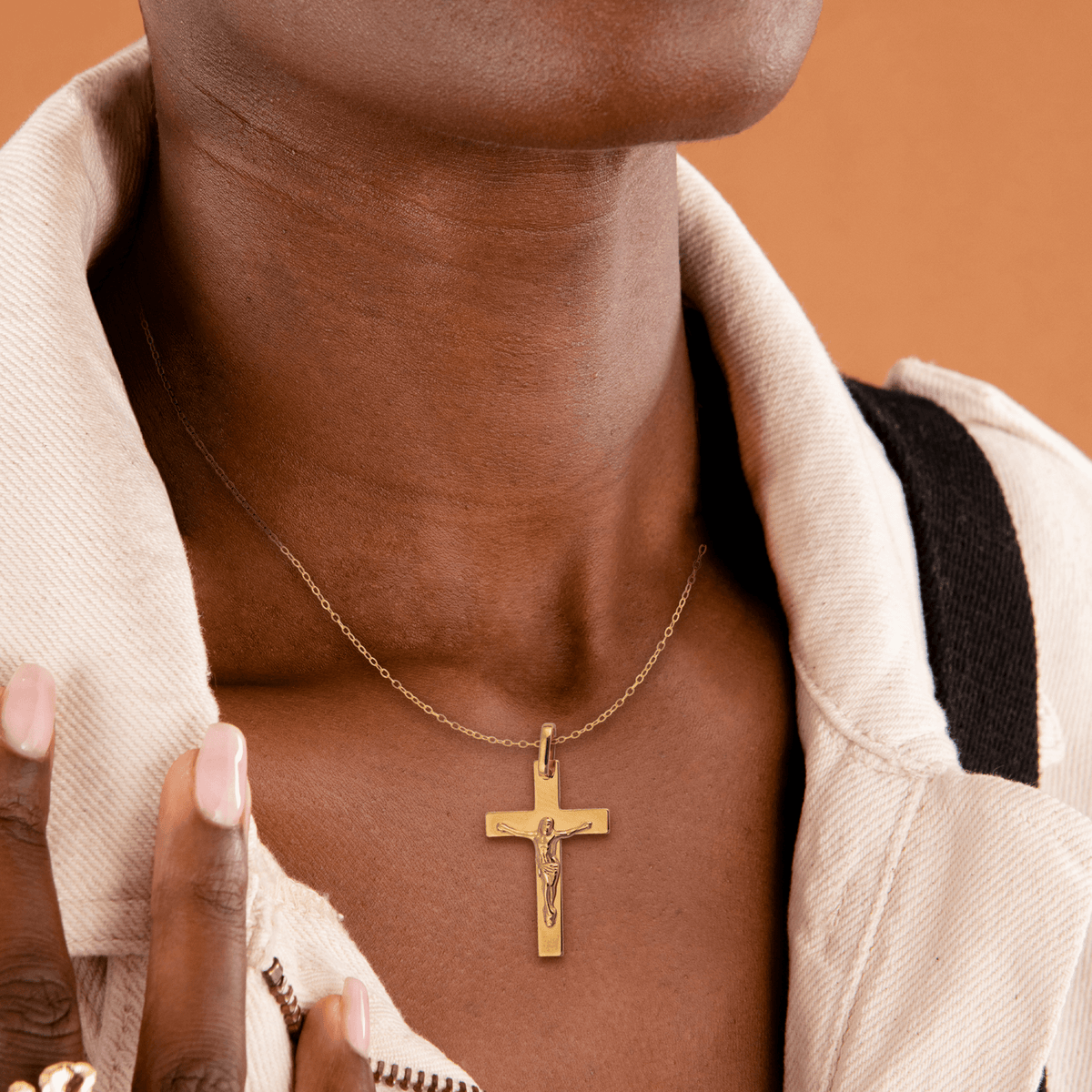 Croix Christ Or 375 14.15*29mm Avec Bélière