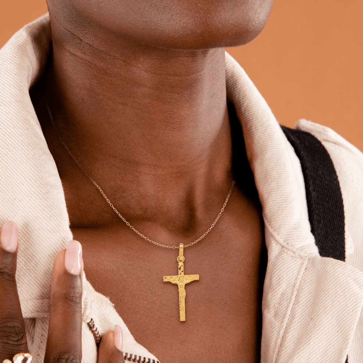 Croix Christ Or 375 12.9*28mm Avec Bélière