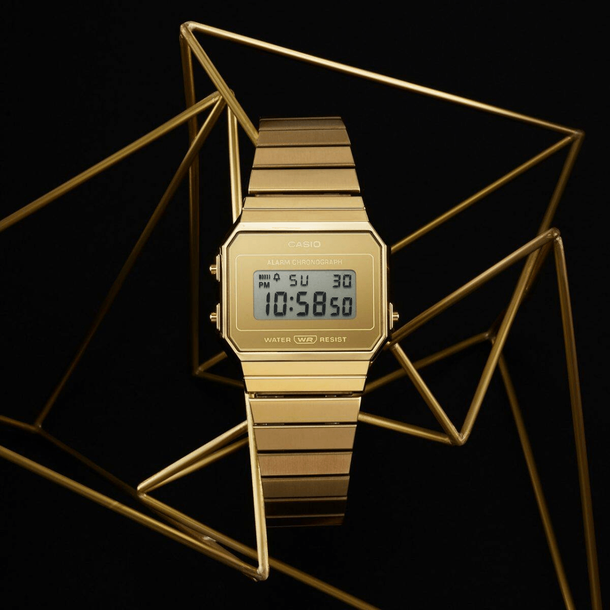montre Casio dorée à affichage digital