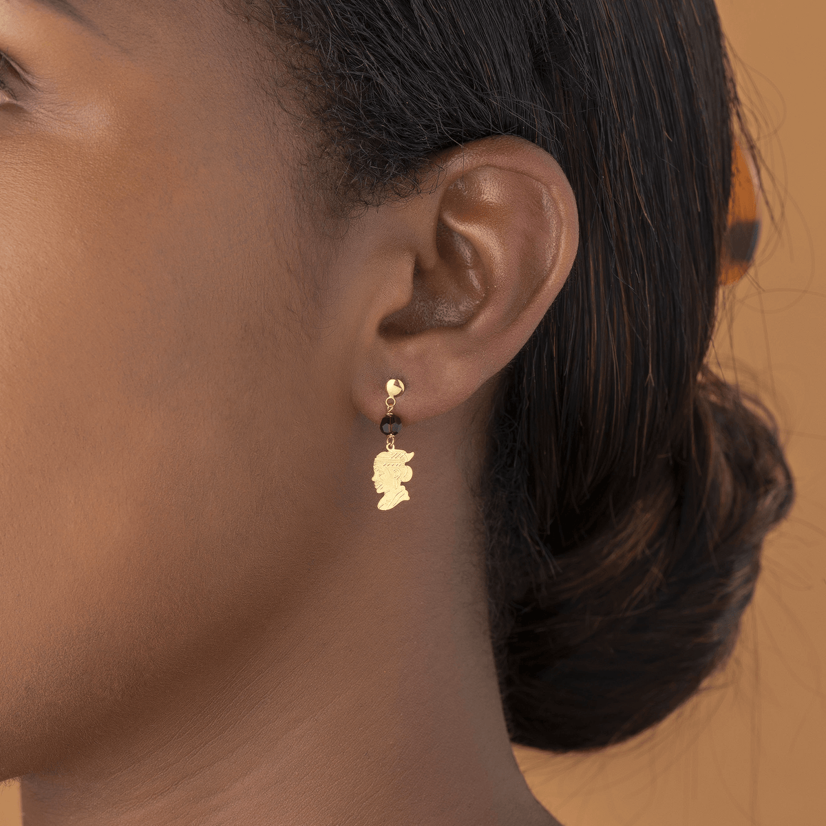 Boucles D'oreilles Or 750 Pendant 20mm Cayennaise 7.5*11.5 Cristal Grenat 4mm