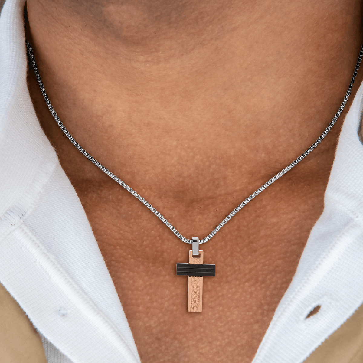 Collier Acier Tricolore Croix 16*30mm 55 à 60cm