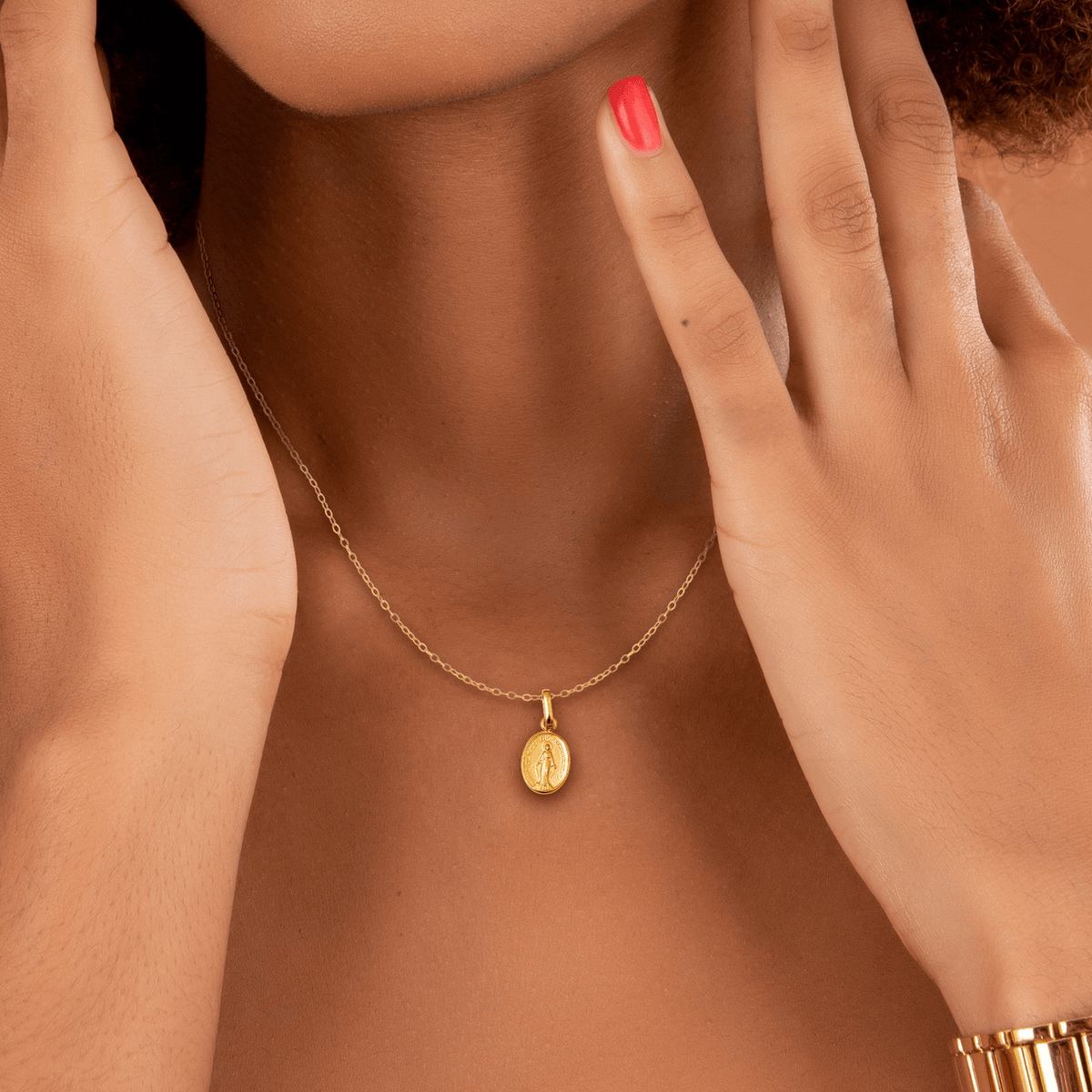 Médaille Or 375 Ovale Vierge Miraculeuse 7*16mm Avec Bélière