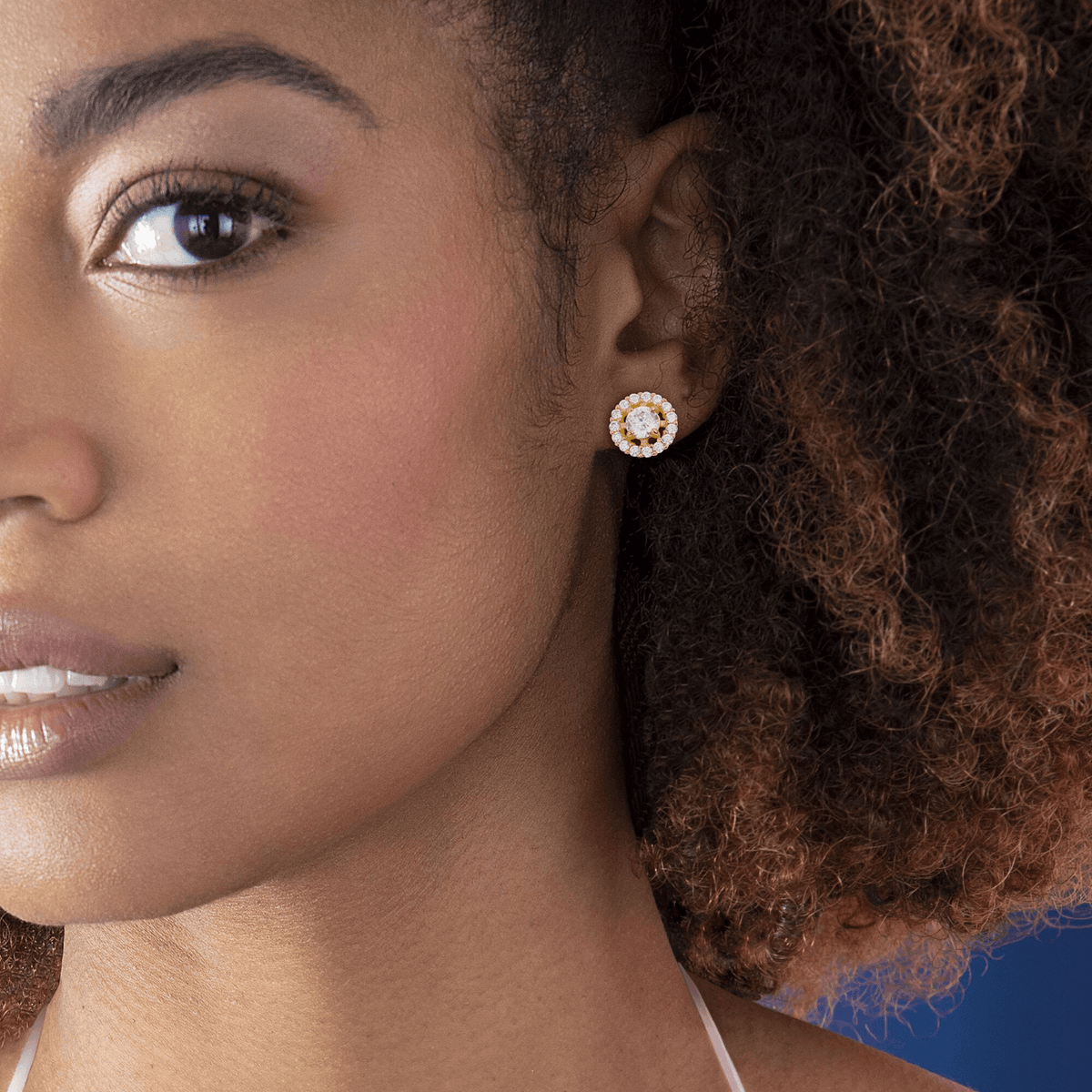 Boucles D'oreilles Or 375 Entourage Zirconium7mm Centre3mm Fermoir Or 375 Sicolone
