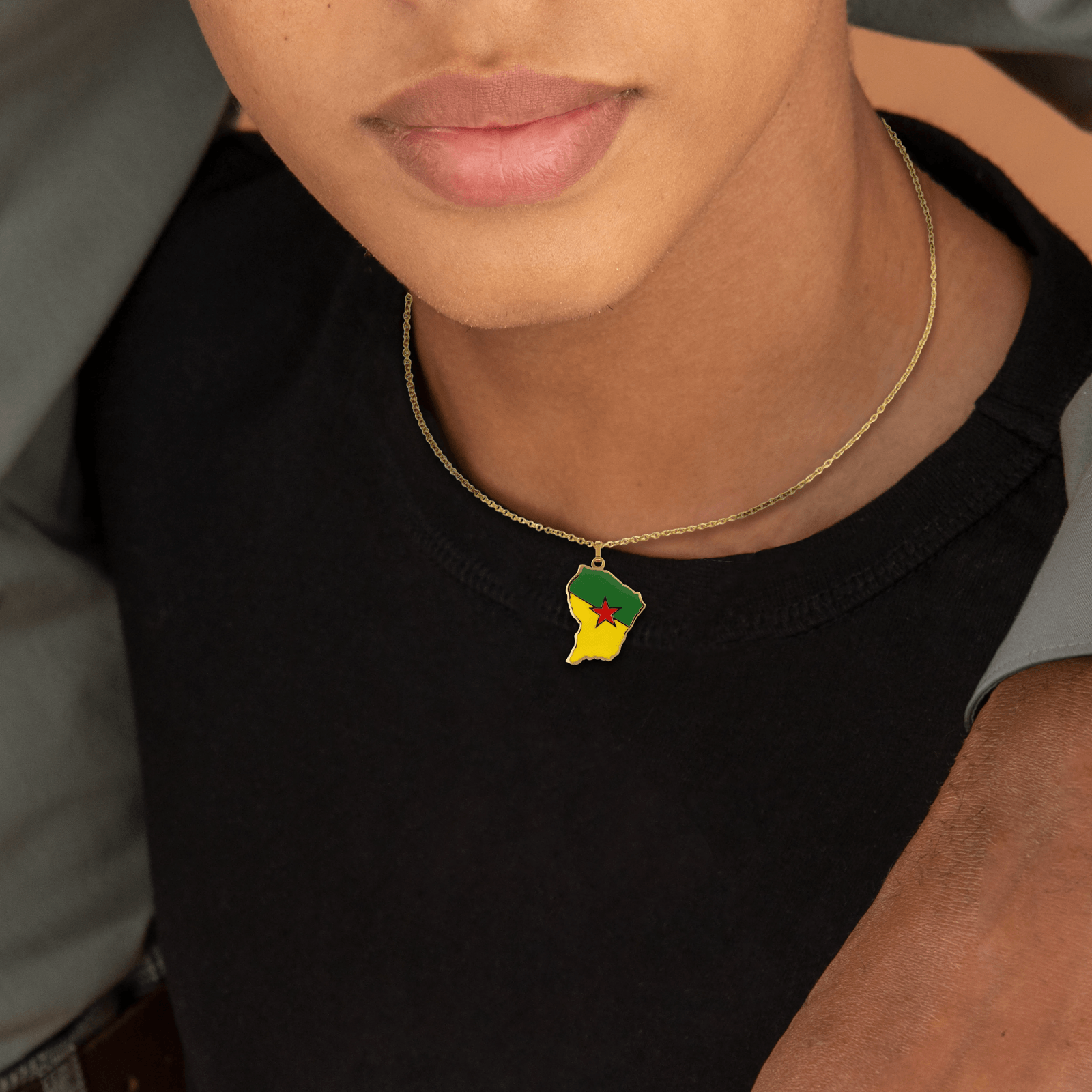 Collier Carte Guyane 25*37mm Multicolore 50A55cm Acier Jaune