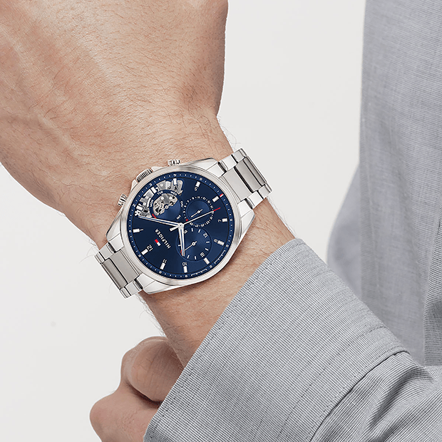 montre tommy hilfiger  Quartz cadran bleu bracelet acier