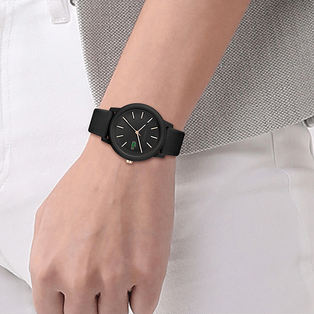 montre lacoste mouvement Quartz boitier TR90 noir rond cadran noir bracelet silicone noir