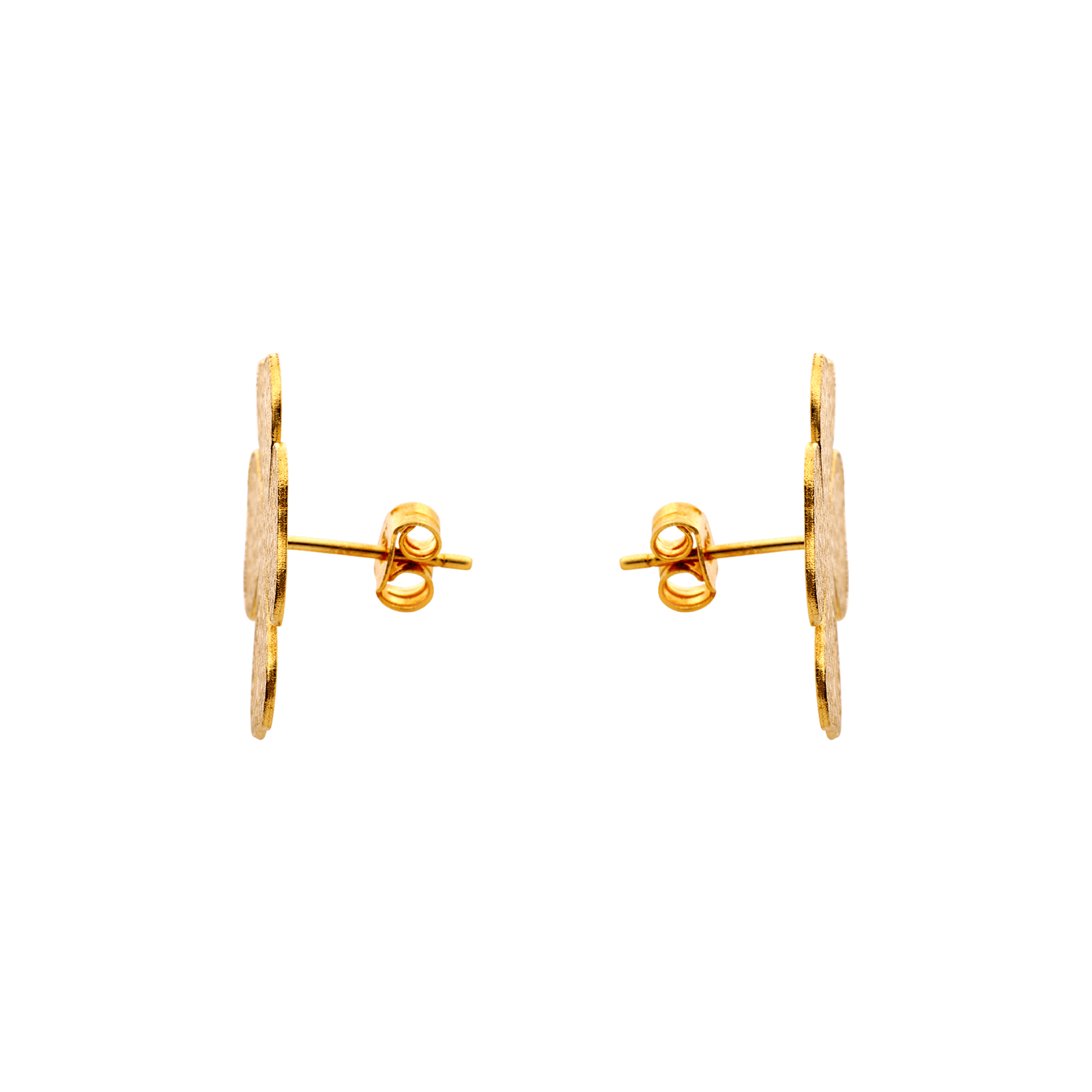 Boucles d’oreilles puces trèfle 2 × 2 cm en plaqué or, élégantes et lumineuses. Symbole de chance, elles apportent une touche raffinée et intemporelle à toutes les tenues.
