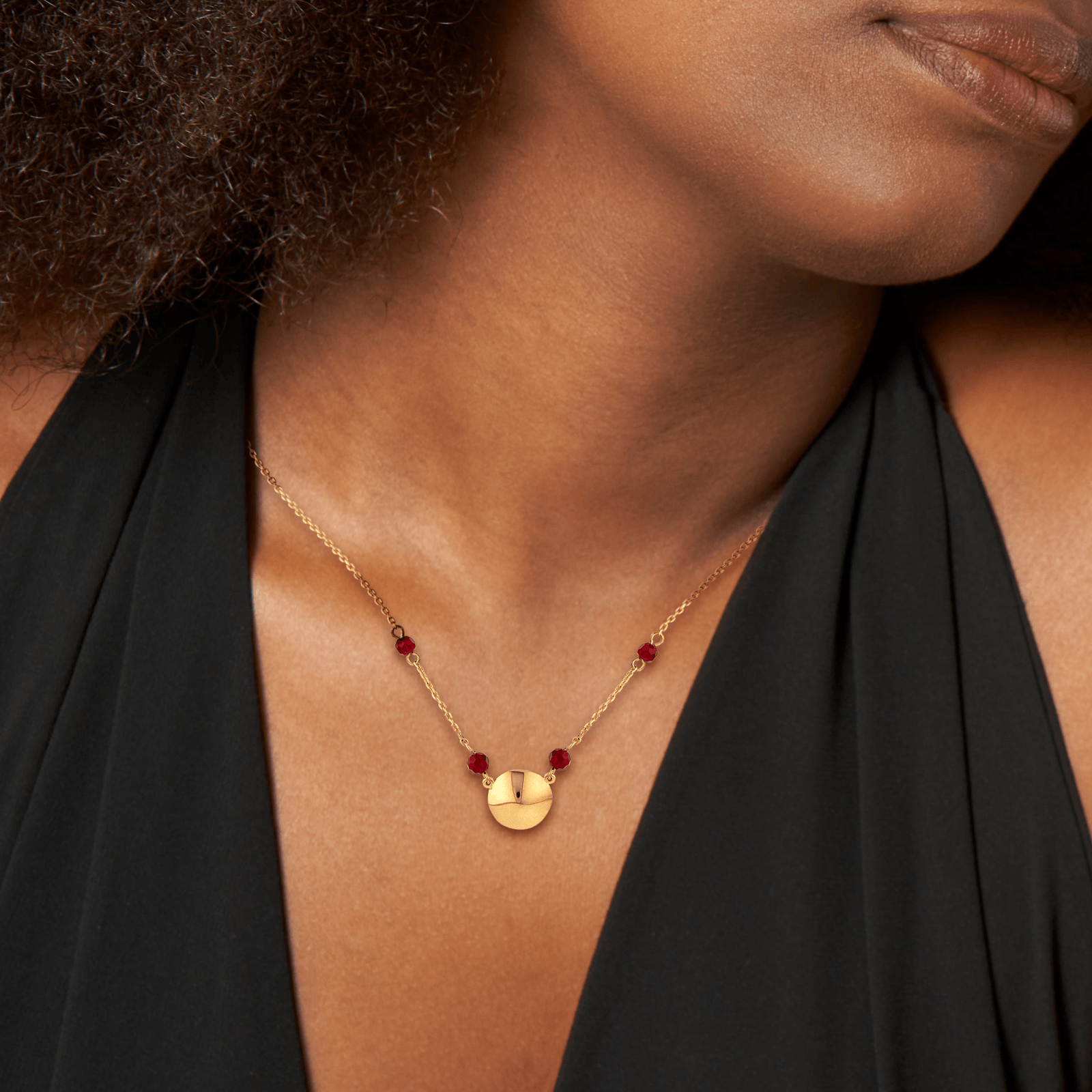 Collier Plaqué Or 42  à 45cm Batée 12mm Cristal Grenat 4mm