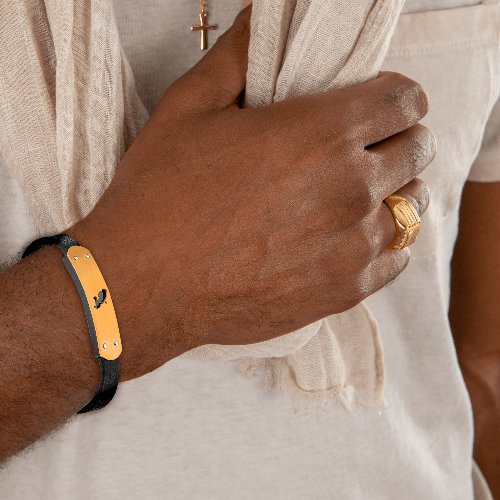 Bracelet Acier Jaune Carte Martinique Silicone Noir